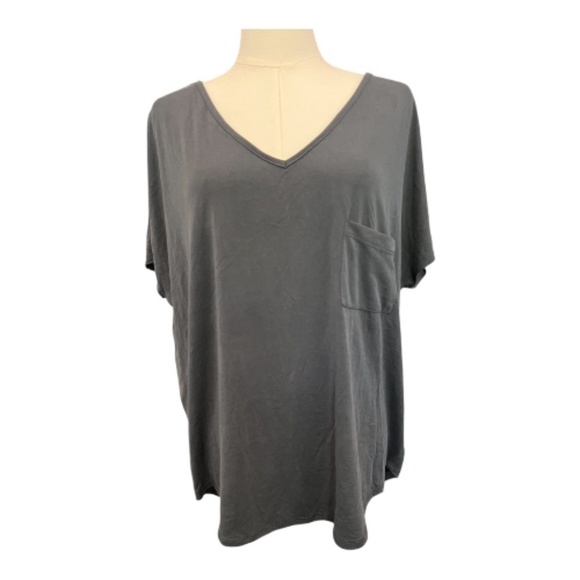 Amelia James Tops - ✨ EUC Amelia James Gray V-Neck Pocket Tee | Size L